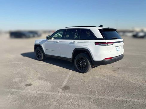 New 2026 Jeep Grand Cherokee Altitude image 8