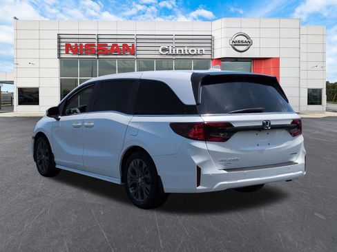 Used 2025 Honda Odyssey Touring image 5