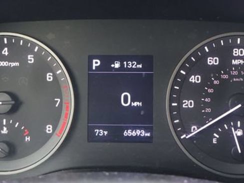 Used 2019 Hyundai Tucson Sport FWD image 12