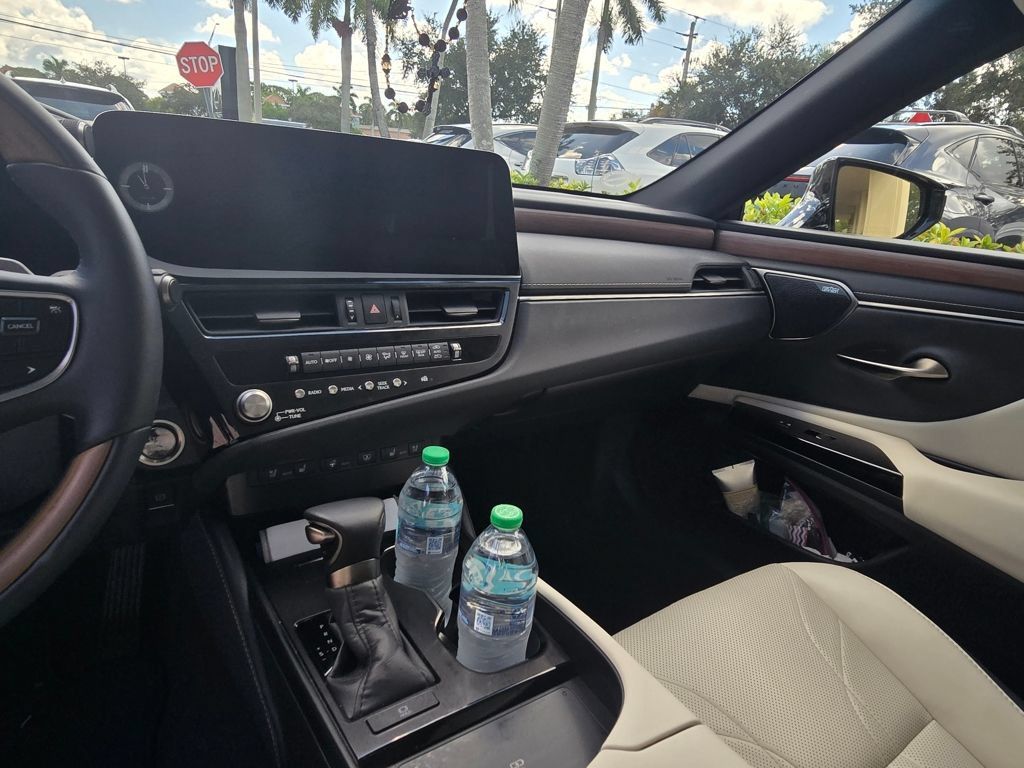 Used 2025 Lexus ES 350 Ultra Luxury w/ Accessory Package (Z2) FWD image 12
