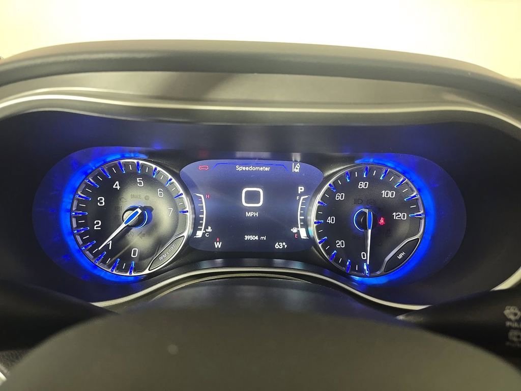 Used 2025 Chrysler Pacifica Select FWD image 8