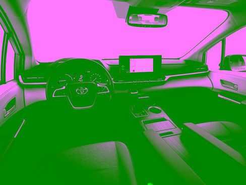 New 2026 Toyota Sienna LE FWD image 19