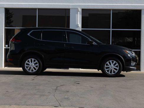 Used 2019 Nissan Rogue S AWD/4WD image 7