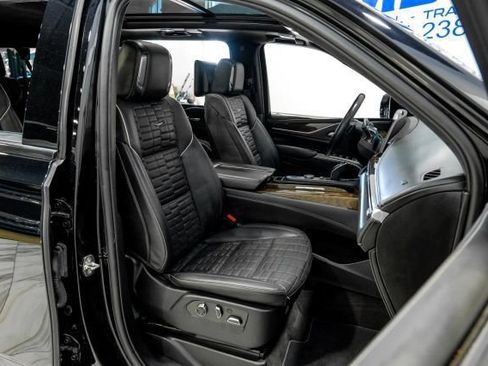 Used 2022 Cadillac Escalade ESV Sport Platinum w/ Heavy-Duty Trailer Package AWD/4WD image 57