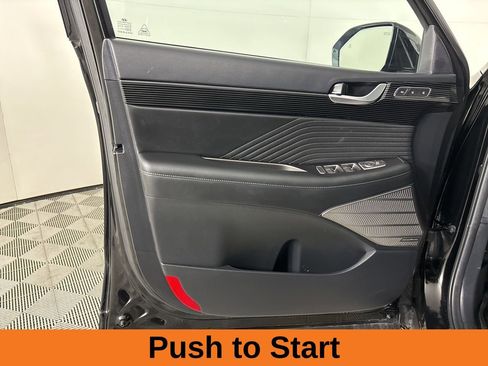 Used 2025 Hyundai Palisade Calligraphy image 8