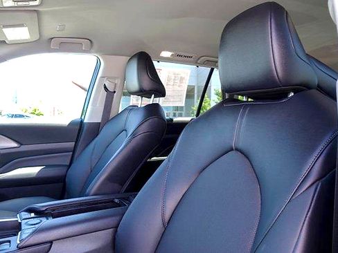 Certified 2026 Toyota Grand Highlander AWD image 10