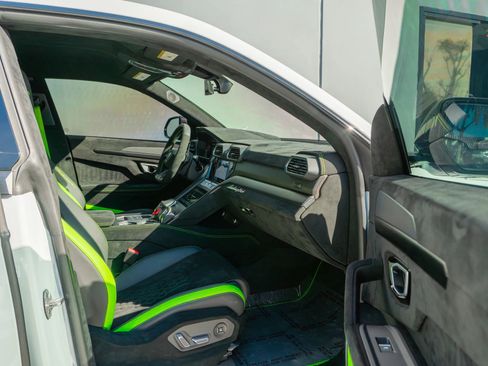 Used 2024 Lamborghini Urus Performante image 13