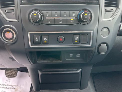 Used 2022 Nissan Titan SV RWD image 19