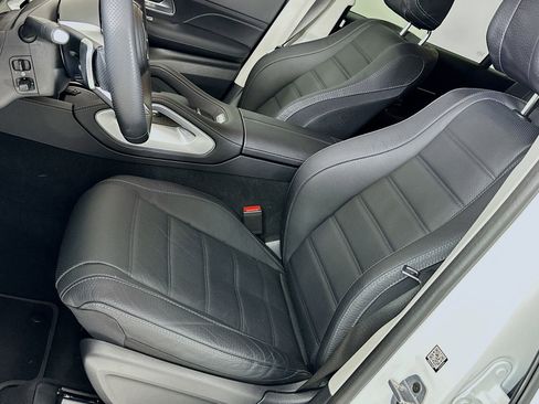 Used 2024 Mercedes-Benz GLS 580 4MATIC image 21