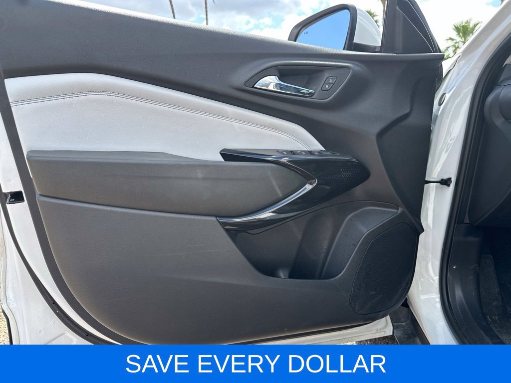 Used 2025 Chevrolet Trax LT w/ Driver Confidence Package FWD image 5
