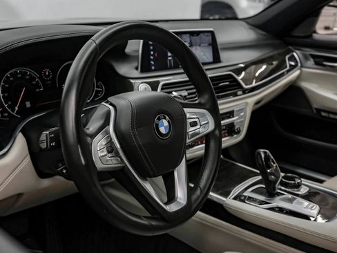 Used 2018 BMW 750i image 19