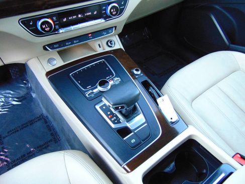 Used 2018 Audi Q5 2.0T Premium Plus w/ Premium Plus Package image 26