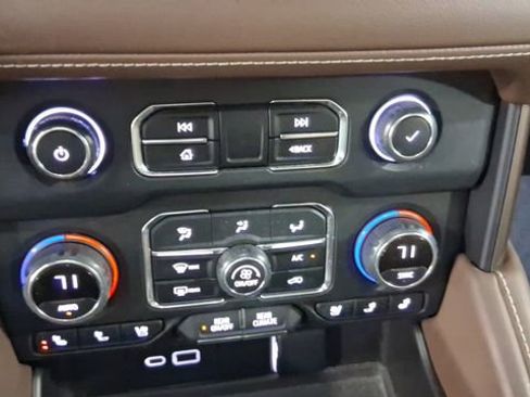 Used 2022 Chevrolet Tahoe High Country image 30