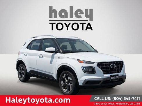 Used 2025 Hyundai Venue SEL FWD image 1