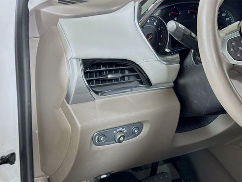Used 2020 Chevrolet Traverse LT FWD image 8