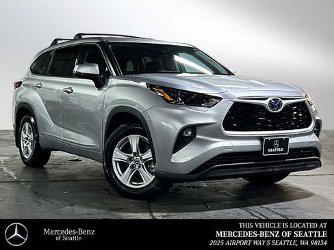 Used 2022 Toyota Highlander LE image 1