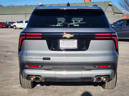 Used 2025 Chevrolet Traverse LT image 6