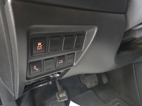 Used 2019 Nissan Pathfinder SV AWD/4WD image 31