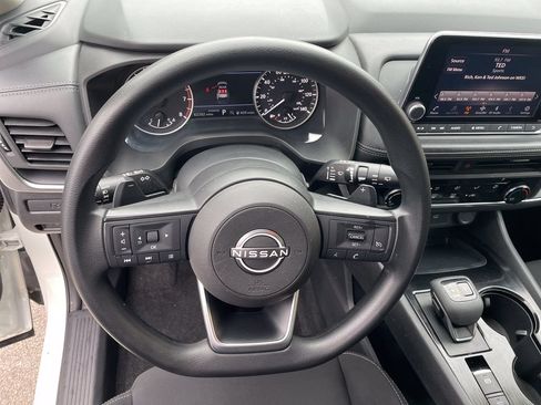 Used 2024 Nissan Rogue S FWD image 16