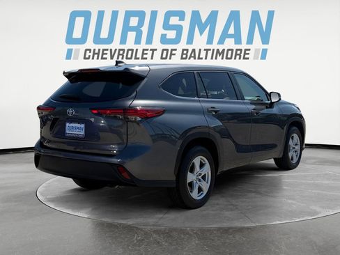 Used 2023 Toyota Highlander LE FWD image 6