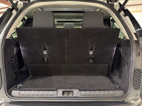 Used 2021 Land Rover Discovery S image 38
