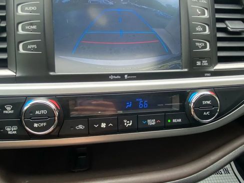 Used 2014 Toyota Highlander XLE image 29