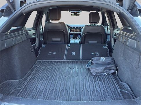 Used 2019 Land Rover Range Rover Velar R-Dynamic SE image 9