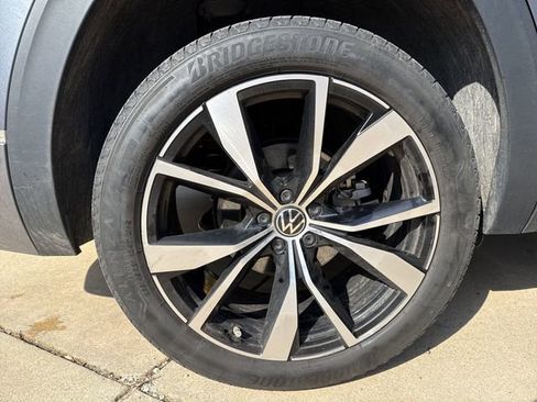 Used 2024 Volkswagen Atlas SEL Premium R-Line image 23