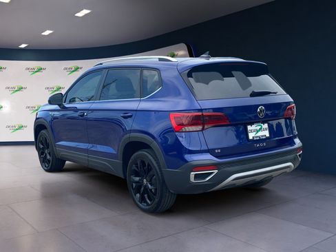 Used 2022 Volkswagen Taos SE w/ Panoramic Sunroof Package FWD image 6