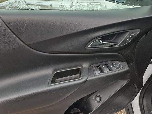 Used 2020 Chevrolet Equinox LT image 3
