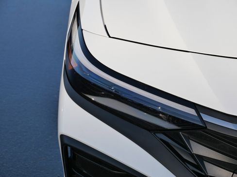 Certified 2025 Hyundai Elantra Sport image 16