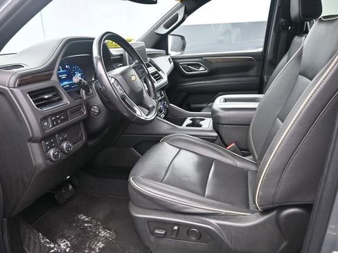 Used 2023 Chevrolet Suburban Premier image 17