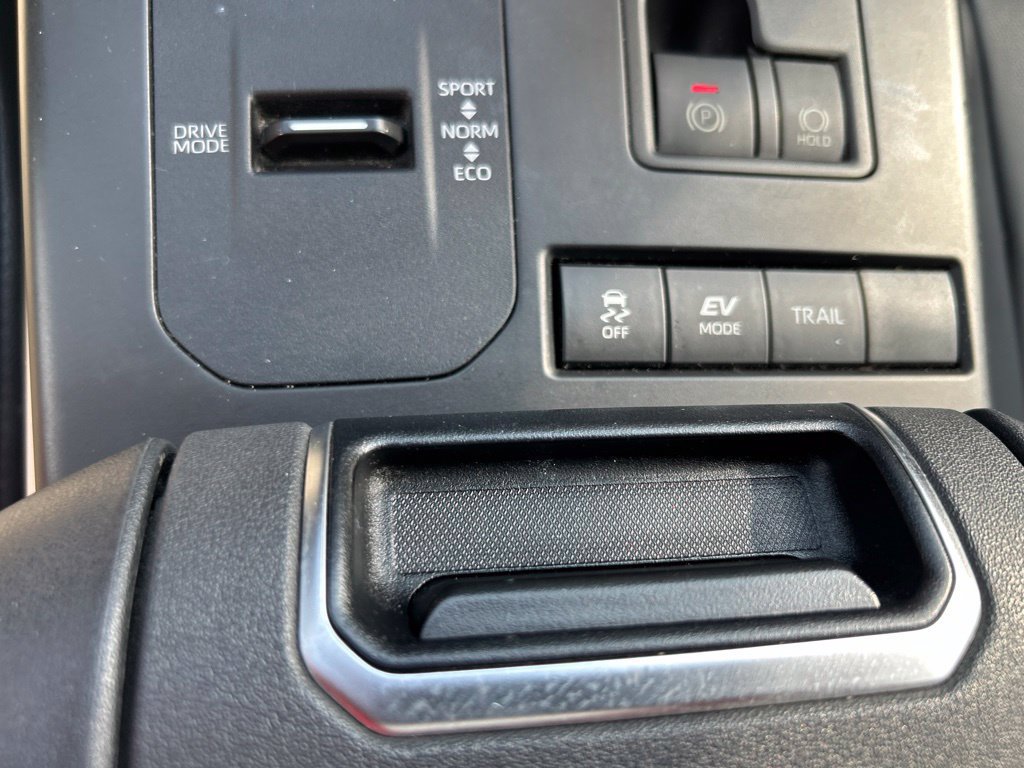 Used 2020 Toyota Highlander XLE AWD/4WD image 16