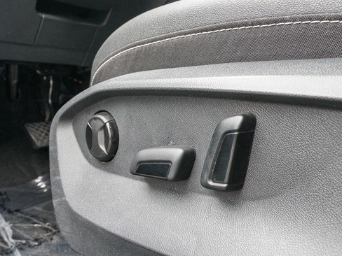Used 2024 Volkswagen Taos SE FWD image 22