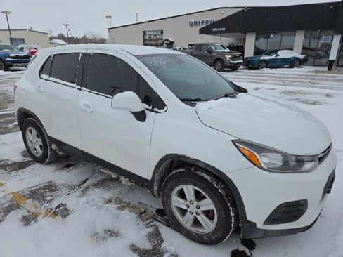 Used 2022 Chevrolet Trax LS w/ Tint and Cruise Package image 4