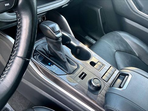 Used 2020 Toyota Highlander Limited image 16