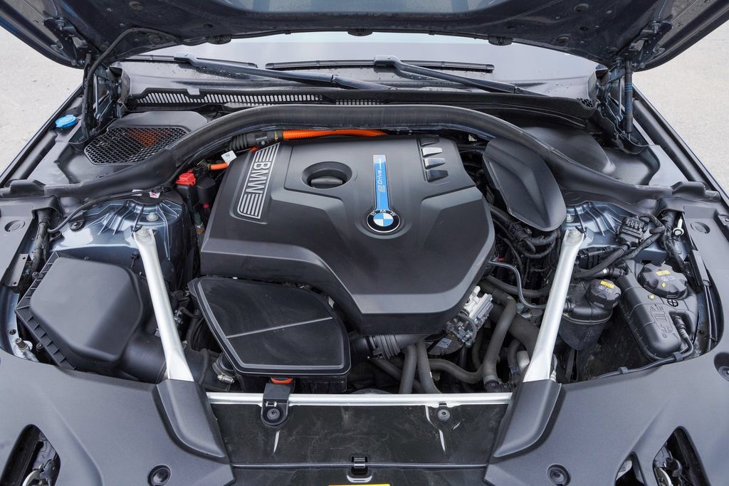 Used 2019 BMW 530e RWD image 40