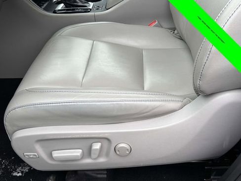 Used 2019 Toyota Highlander XLE image 4