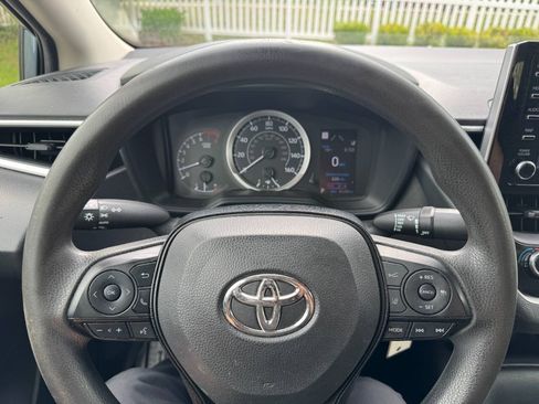 Used 2020 Toyota Corolla LE FWD image 23