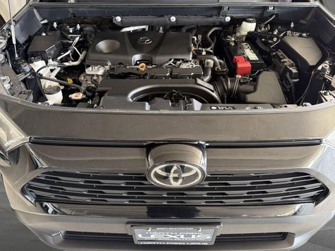 Used 2021 Toyota RAV4 XLE FWD image 23