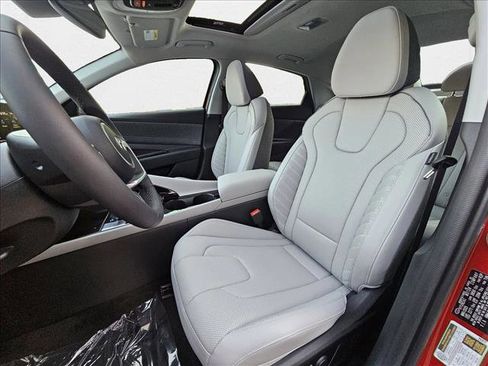 New 2025 Hyundai Elantra Limited image 4