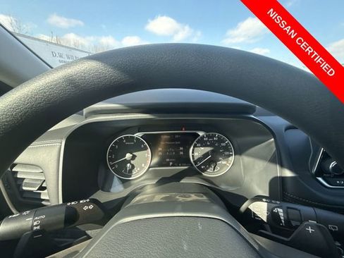 Used 2025 Nissan Rogue S AWD/4WD image 15