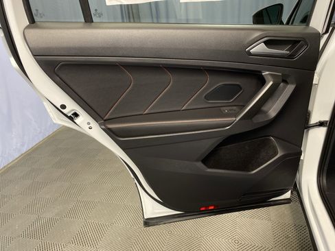 Used 2024 Volkswagen Tiguan SE image 23