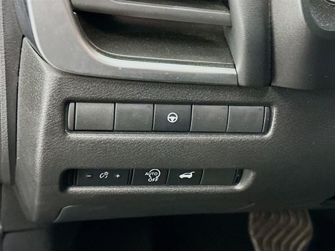 Used 2025 Nissan Rogue SV AWD/4WD image 17