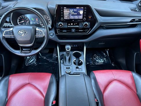 Certified 2022 Toyota Highlander XSE image 16