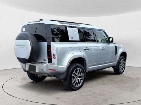 Certified 2022 Land Rover Defender 110 XS Edition AWD/4WD image 4