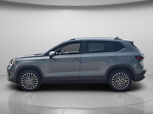 Certified 2026 Volkswagen Taos SE w/ Panoramic Sunroof Package FWD image 3