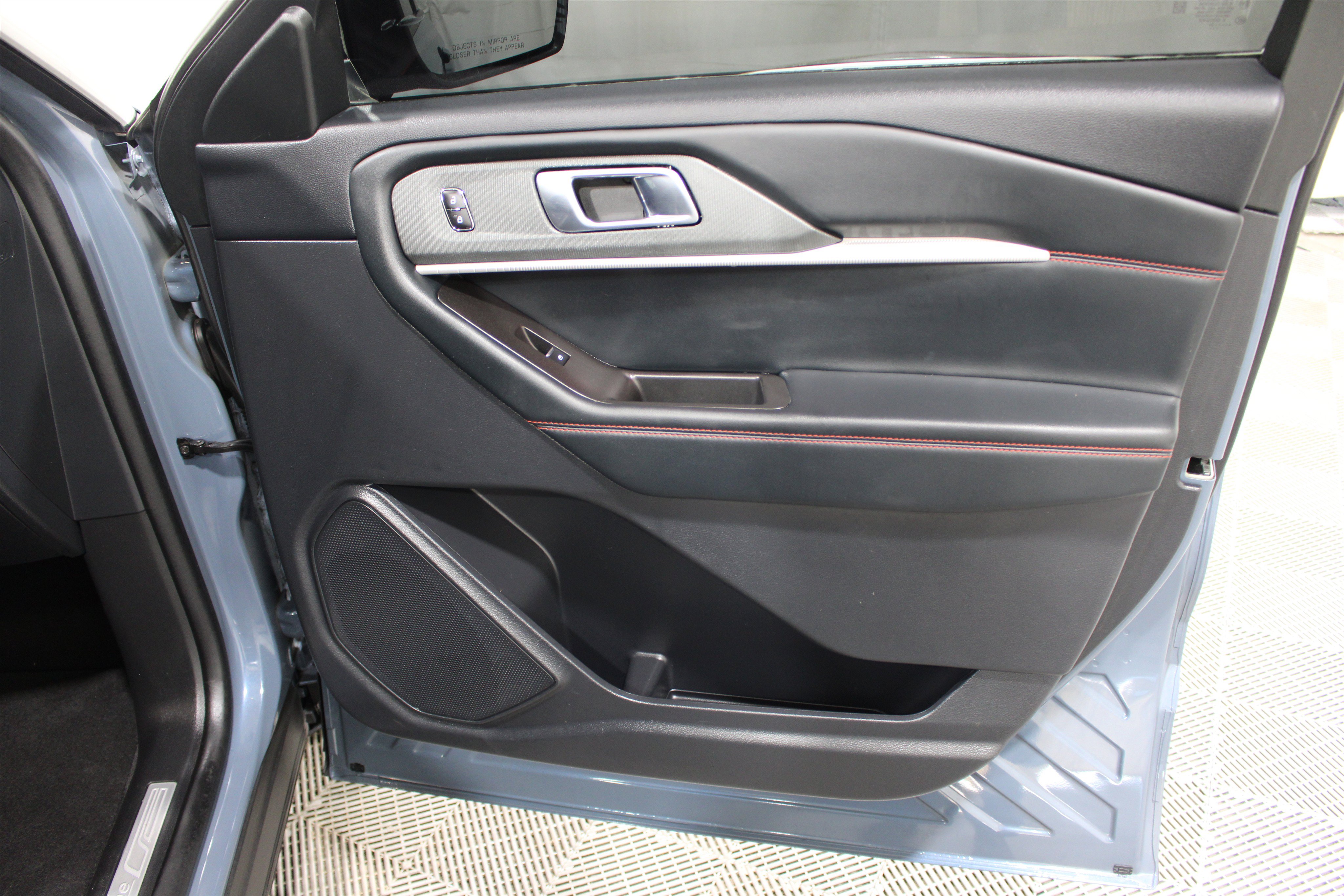 Used 2025 Ford Explorer ST-Line w/ Premium Package AWD/4WD image 31