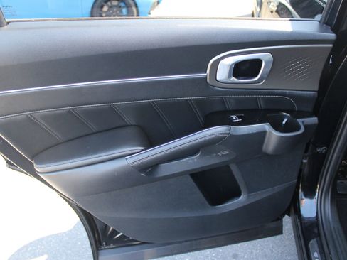 Used 2023 Kia Sorento SX image 32