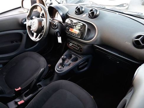 Used 2016 smart fortwo passion image 10